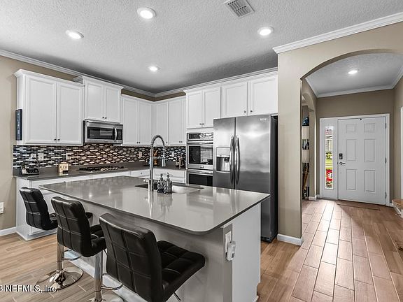 3rd image of 168 MARTELLO Drive