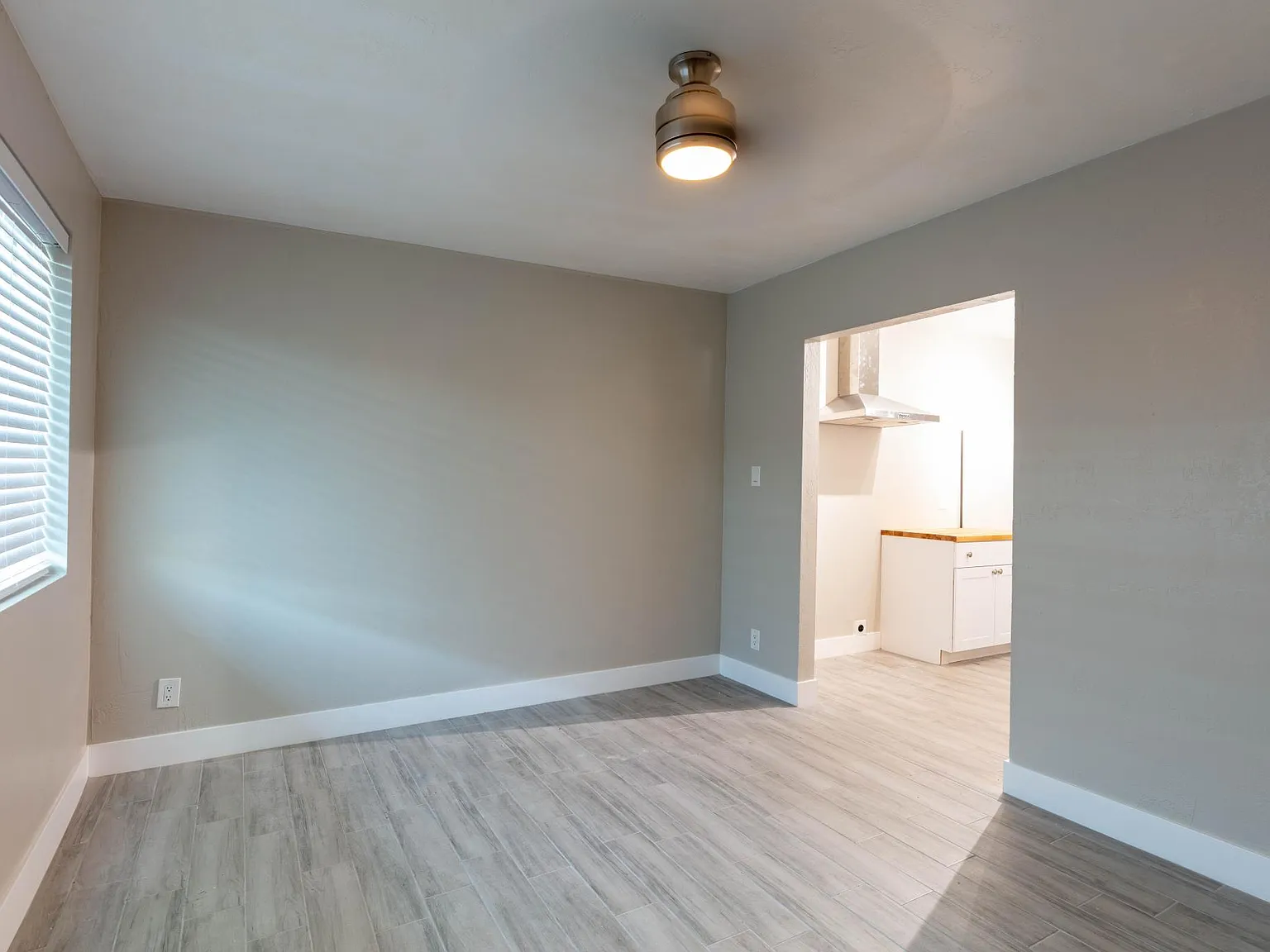1218 S Smith Rd — Photo 3