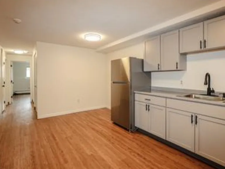 16 Tiffany Rd #4 — Photo 3