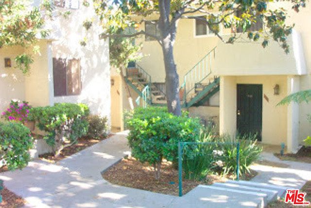 Entry surroundings