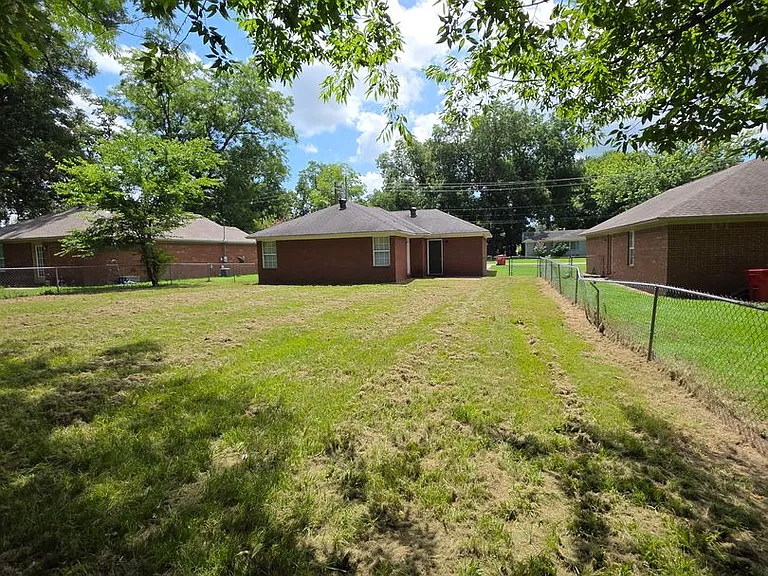 108 Poplar St — Photo 13