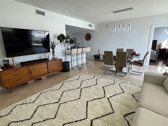 5th image of 18800 NE 29th Ave APT 818