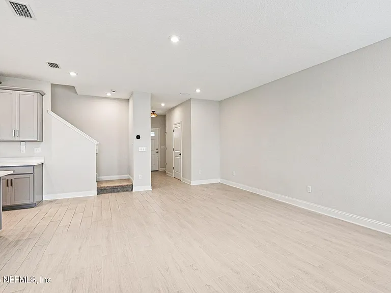 13019 Holsinger Blvd — Photo 11