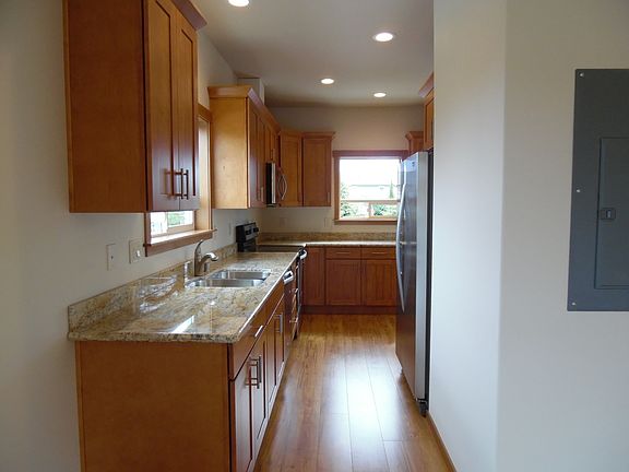 5th image of 2101-2119 37th St Unit 2113