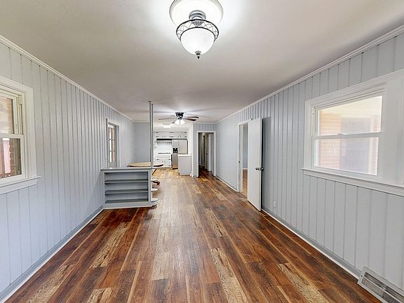 3rd image of 300 Sherwood Dr