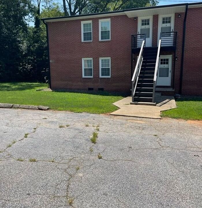 1st image of 412 Hagood St APT 1A