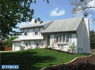 11 Torrington Dr, Sicklerville, NJ 08081