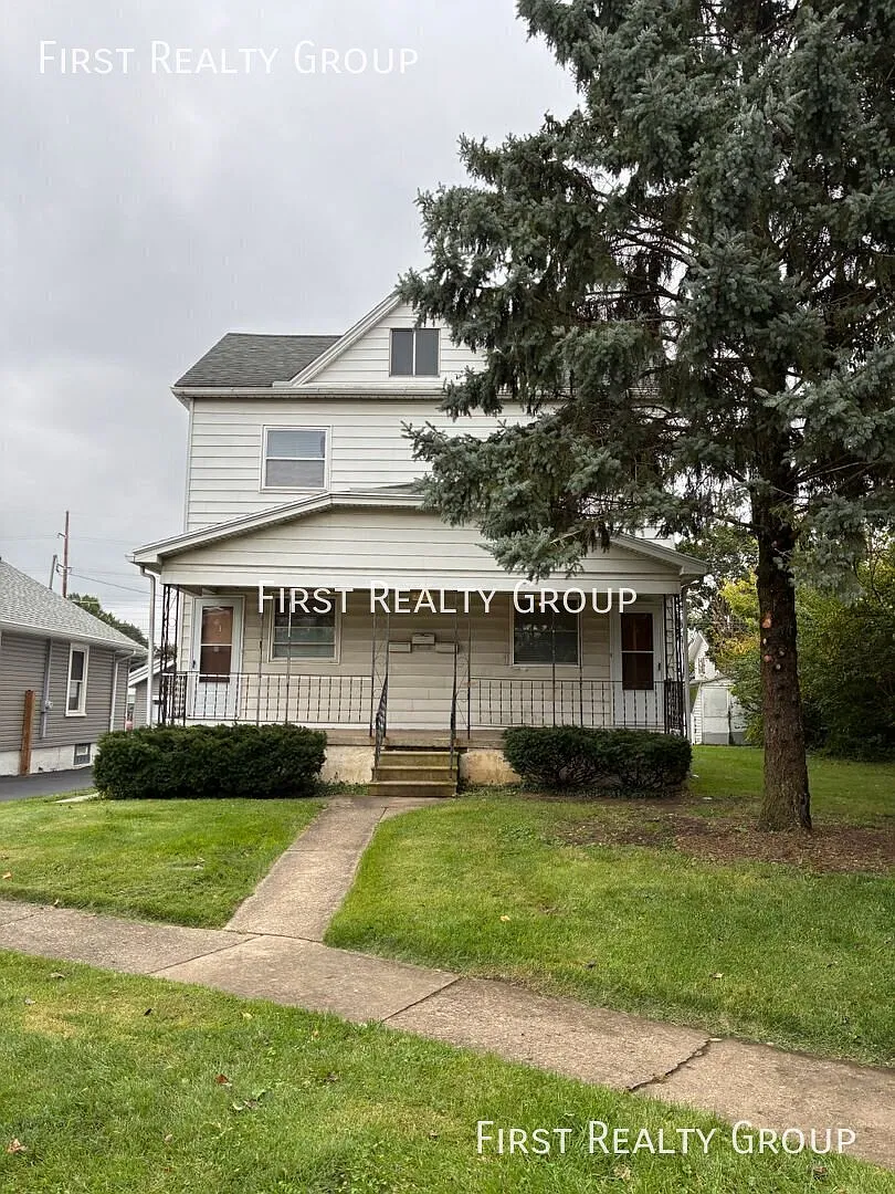 2 Bedroom Upstairs Apartment For Rent, Move In Ready! — Photo 1