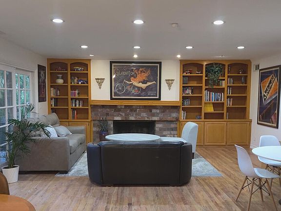 3rd image of 7703 Skyhill Dr