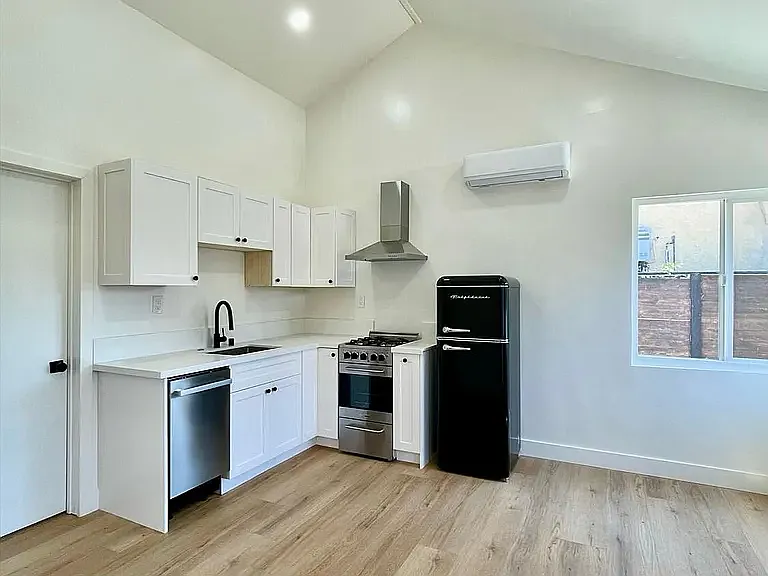 3155 Atwater Ave — Photo 4
