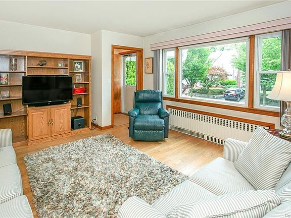 4th image of 16 Wayne St