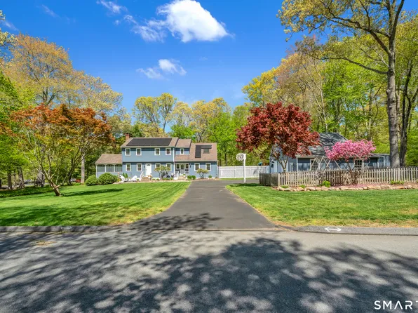 7 Winchester Road, East Lyme, CT 06333
