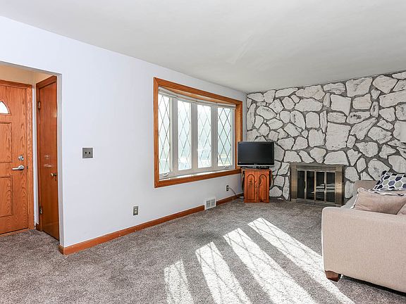 5th image of 4338 Emerson Ave