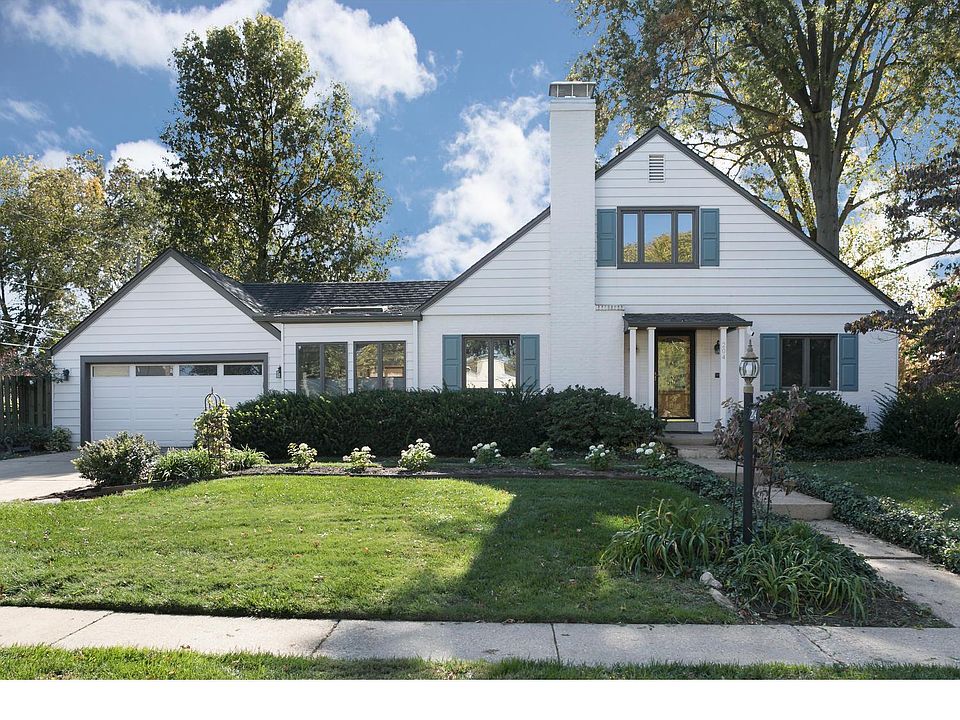 2nd image of 204 E Sarah Ave