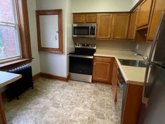 3rd image of 49 S Lake Ave #3