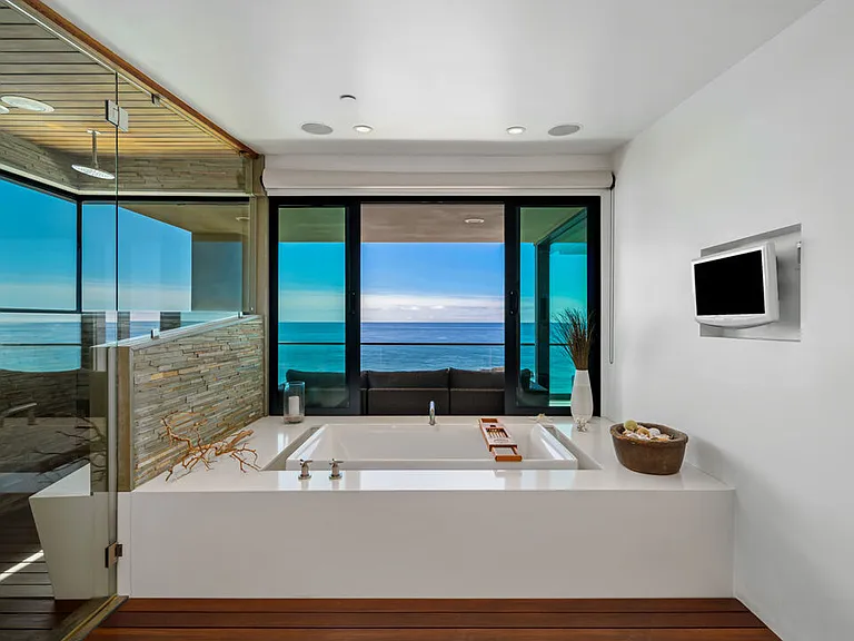 25250 Malibu Rd — Photo 41