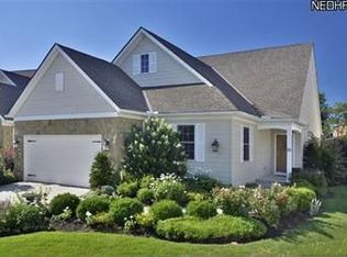 10 River Place Dr, Rocky River, OH 44116
