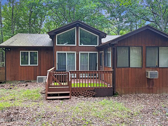 3rd image of 129 Surrey Ln