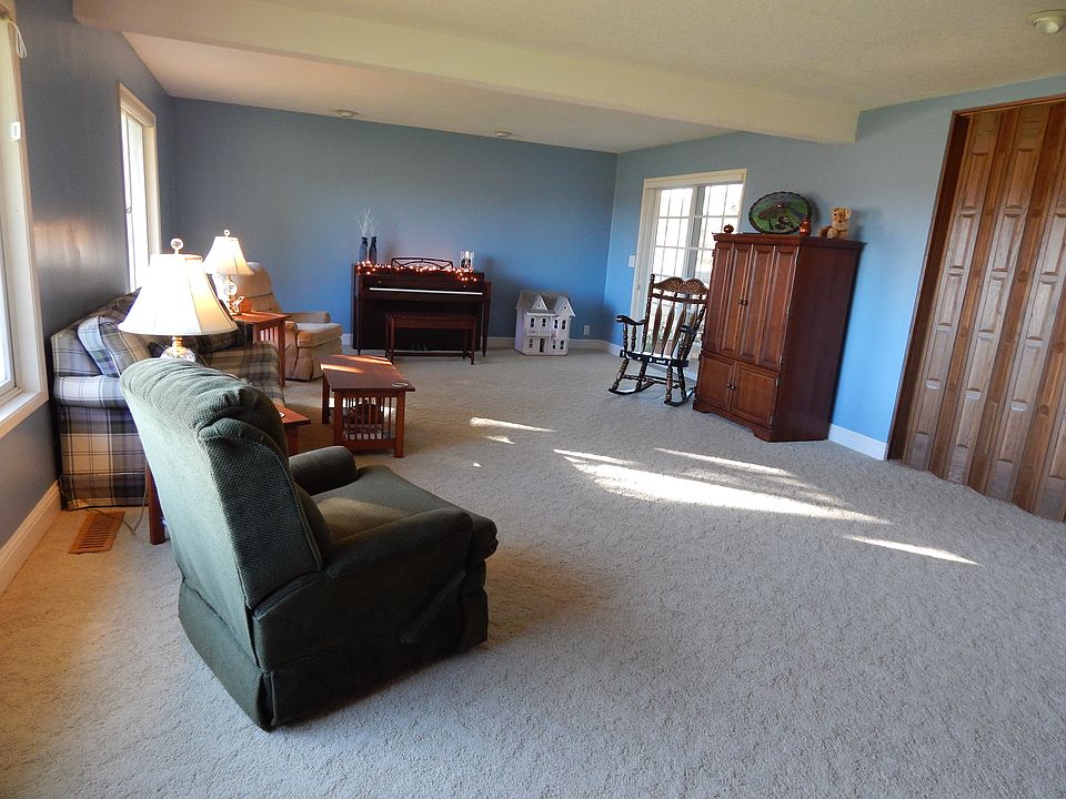 Sliding privacy doors