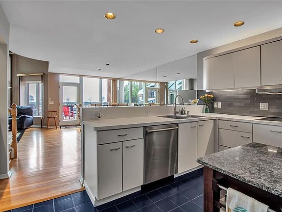 4th image of 212 Rivermist Dr