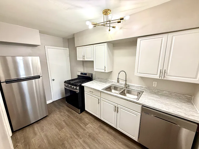 1518 Waltham Rd — Photo 2