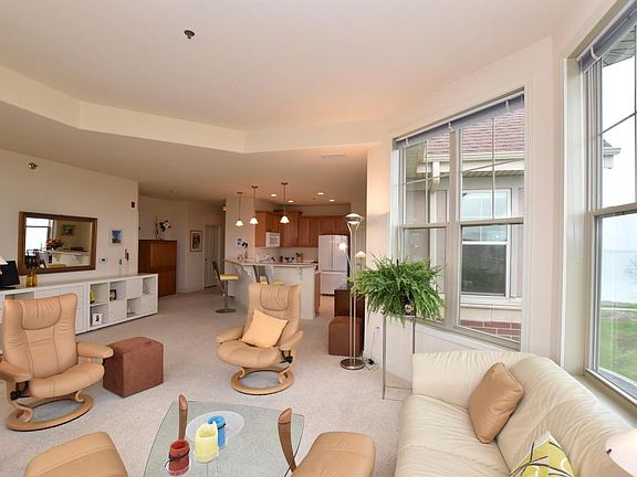 4th image of 4130 S Lake Dr Unit 476