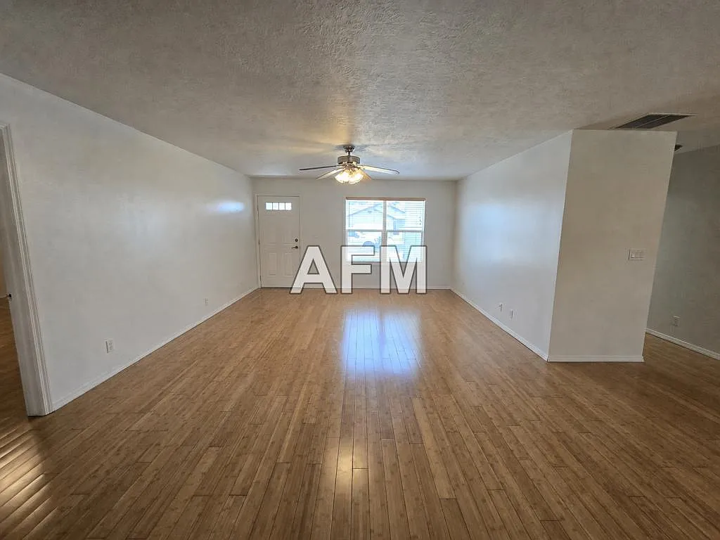 207 Cedar Pk Cir — Photo 2