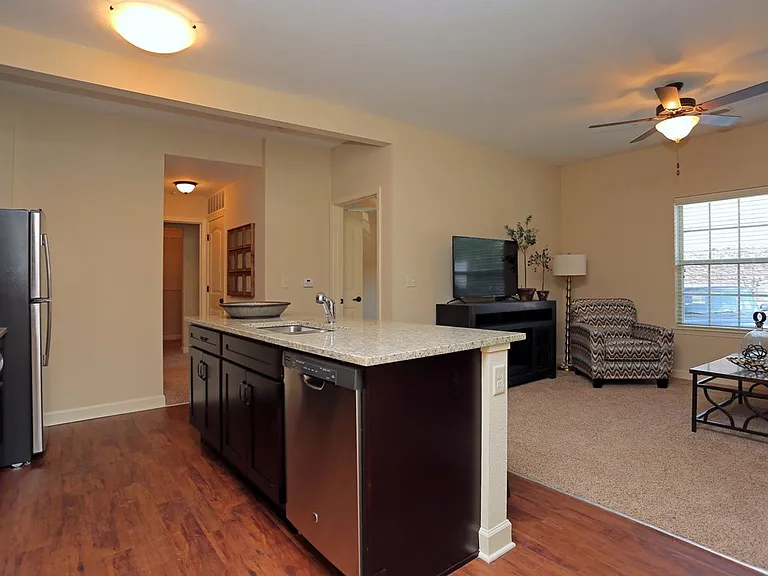 Anderson House Apartments — Photo 5