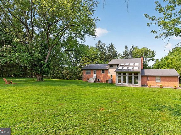 3rd image of 15716 Jones Ln