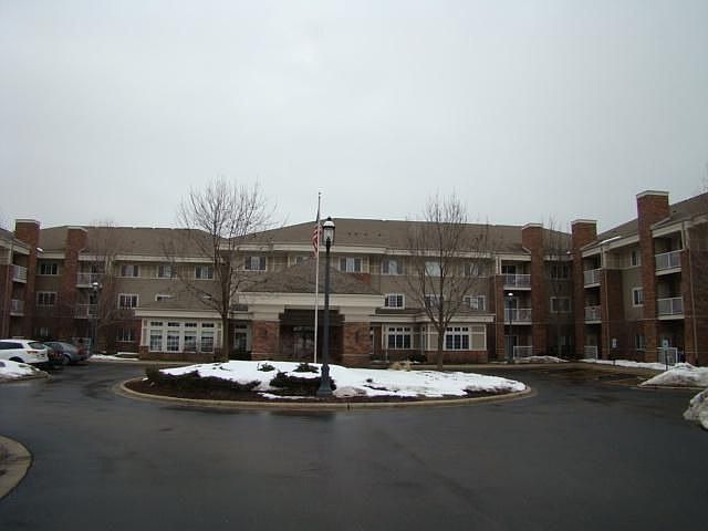 1st image of 605 Barrington Ave APT 326