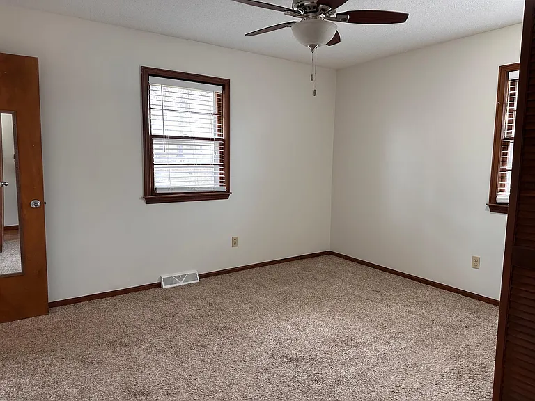 711 SW Merritt St — Photo 14