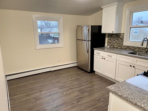 3rd image of 24 Leach St Floor 2