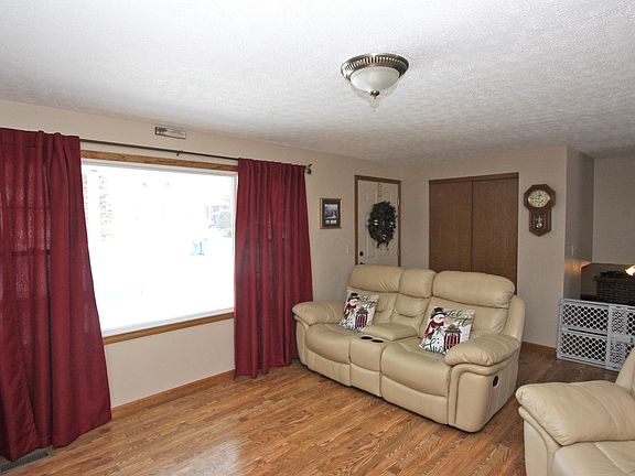 4th image of 15771 Sherri Dr