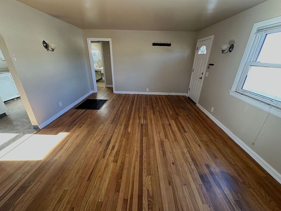 2nd image of 5802 Townsend Pl