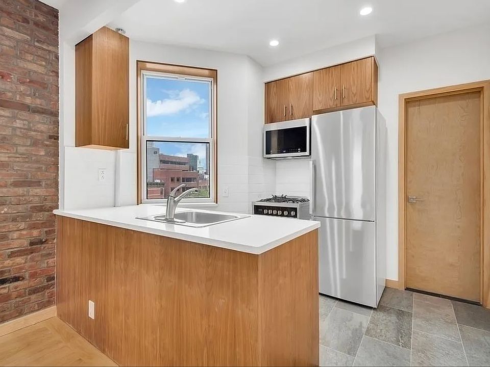 1st image of 75 Baxter St #48