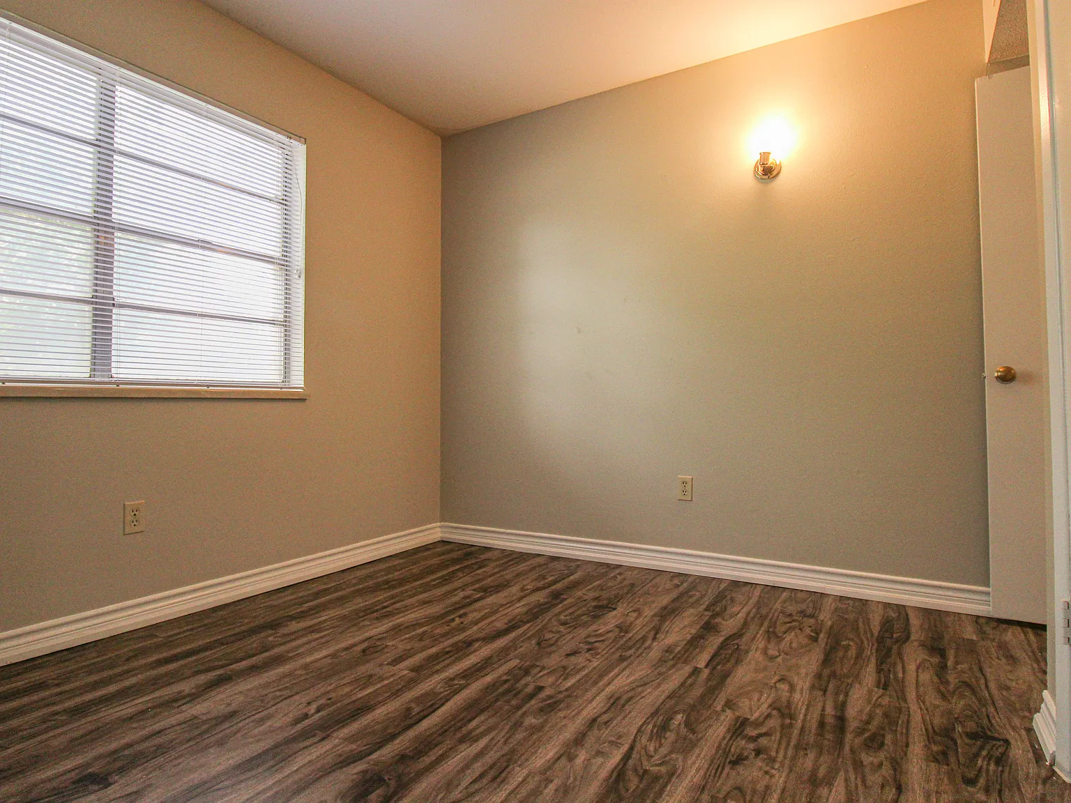 Canyon Creek Apartments — Photo 4