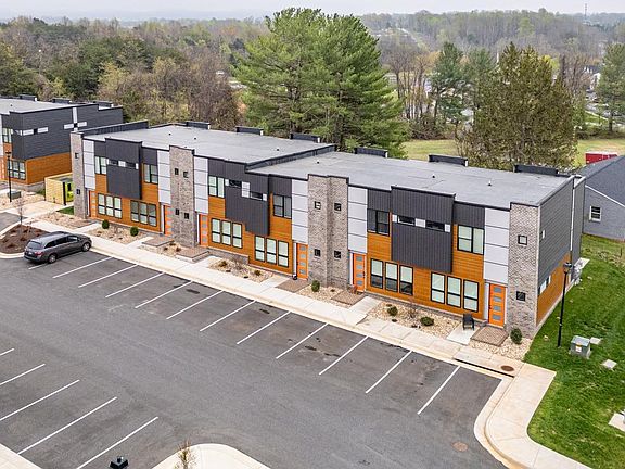 3rd image of 420 Breezewood Dr #110