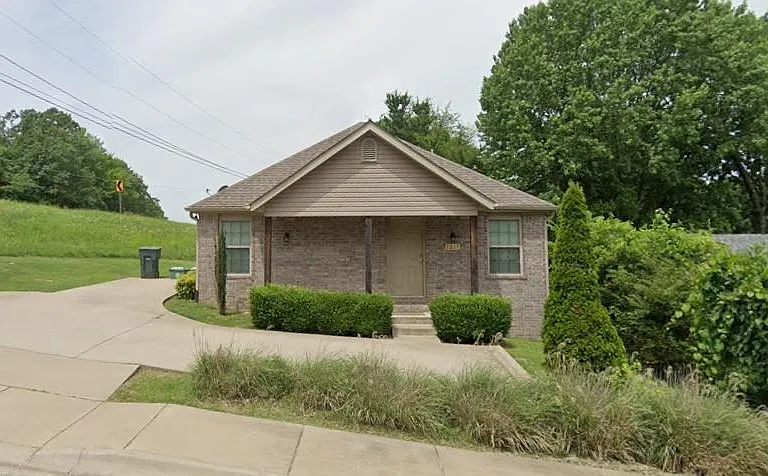 1217 N Stephens Ave — Photo 1