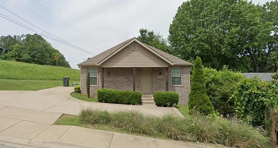 1st image of 1217 N Stephens Ave