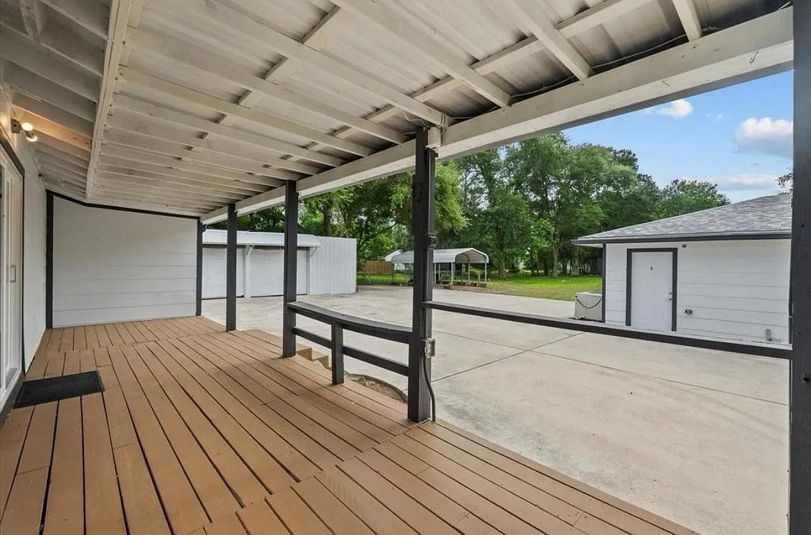 3 bed, 1198 sqft, $1,950 — Photo 3