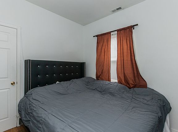 5th image of 6428 N Hoyne Ave