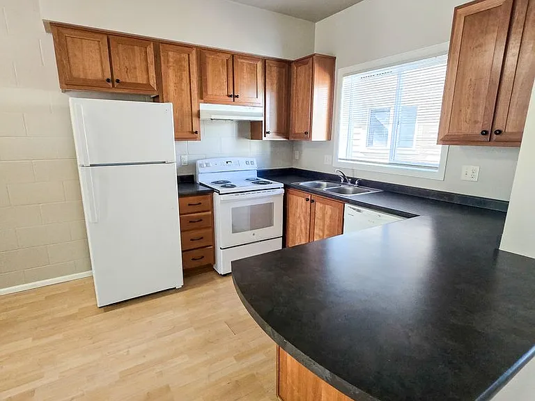 1150-1180 Jacobs Dr — Photo 6