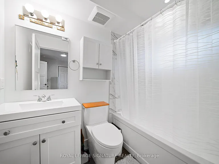389R Leslie St S #SOUTH — Photo 14