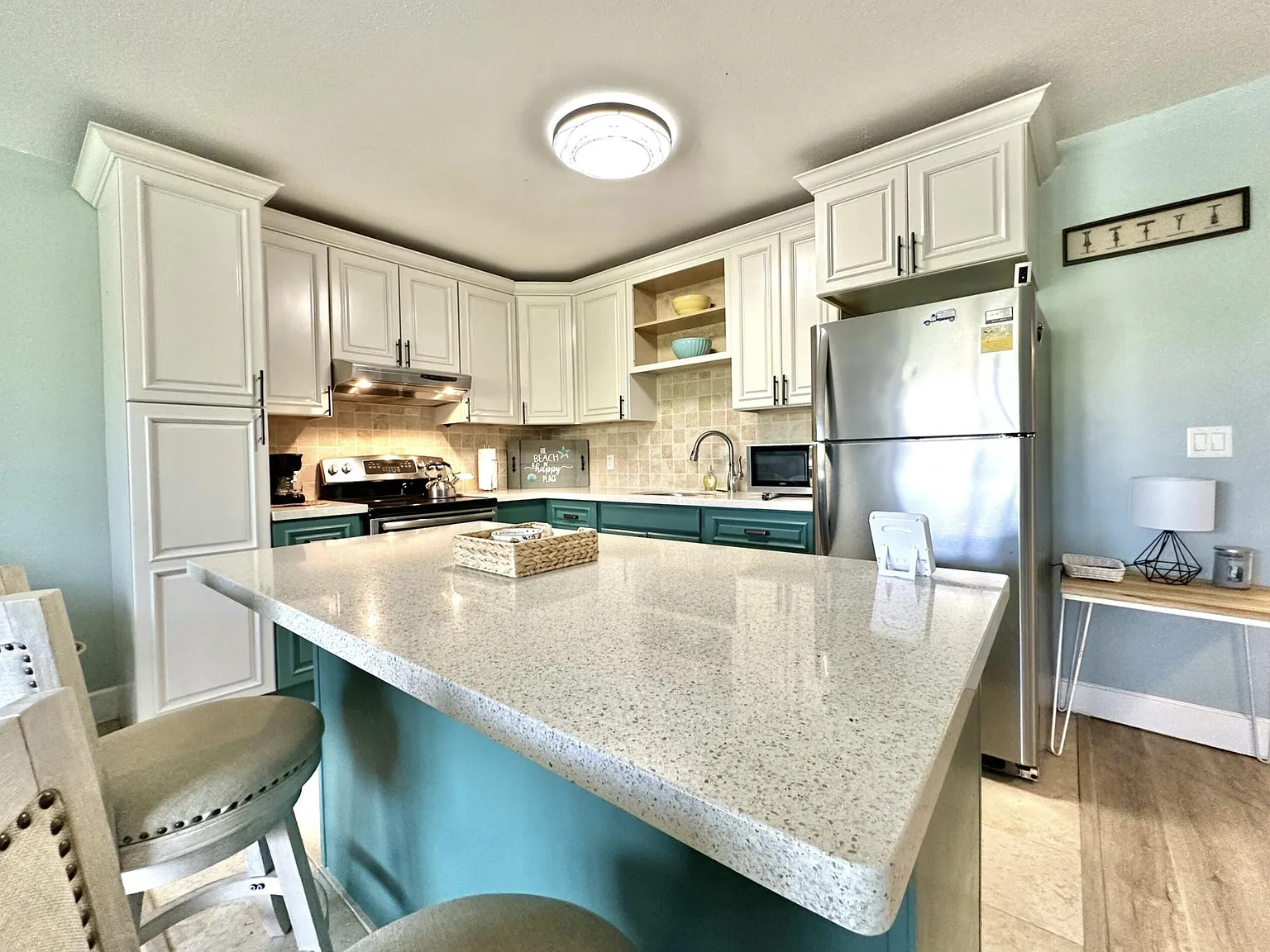 1 bed, 1.5 bath, 684 sqft, $1,525 — Photo 1