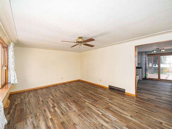 5th image of 1005 Crestwood Dr