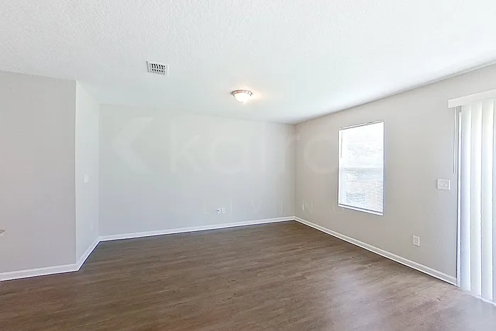 1303 Mull St — Photo 3