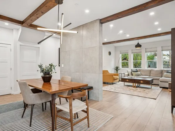 933 McLean Dr, Vancouver, BC V5L 3N1