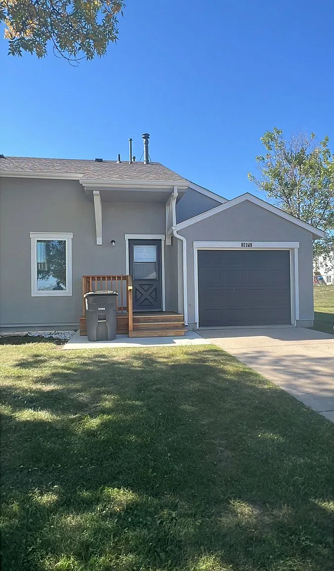 3 bed, 2.5 bath, 1455 sqft, $1,815 — Photo 1