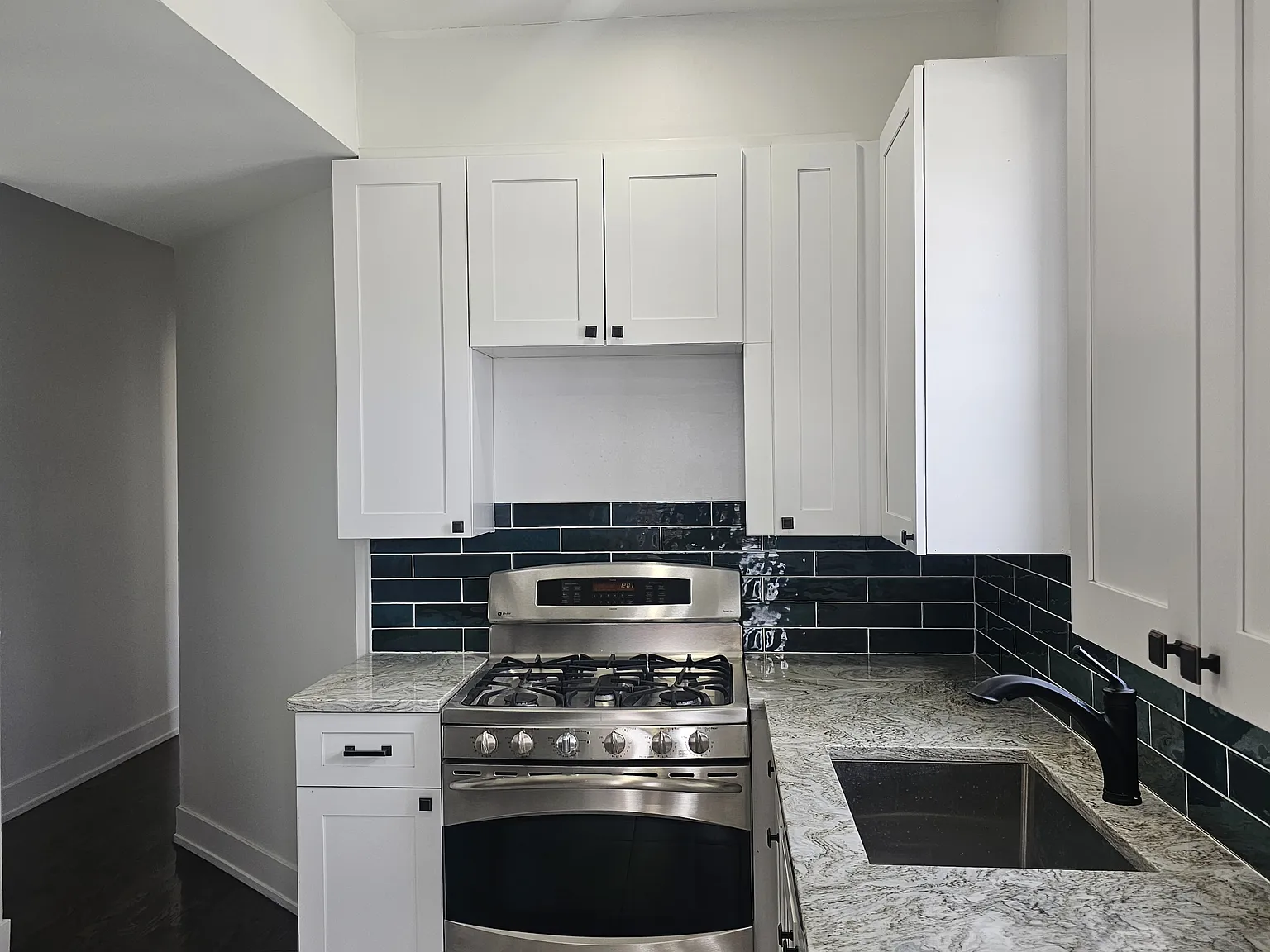 3 bed, 1000 sqft, $1,850 — Photo 4