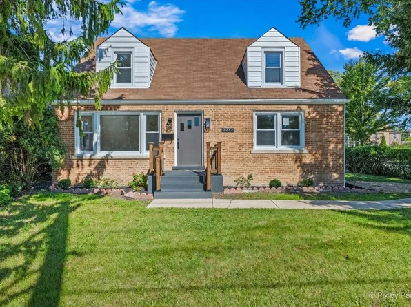 7232 W Oakton St, Niles, IL 60714
